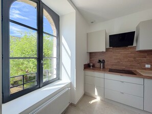 Interior - Holiday Home “Ker Lenevez - In the Heart of Guilvinec” with Private Terrace, Garden & Wi-Fi (Guilvinec)