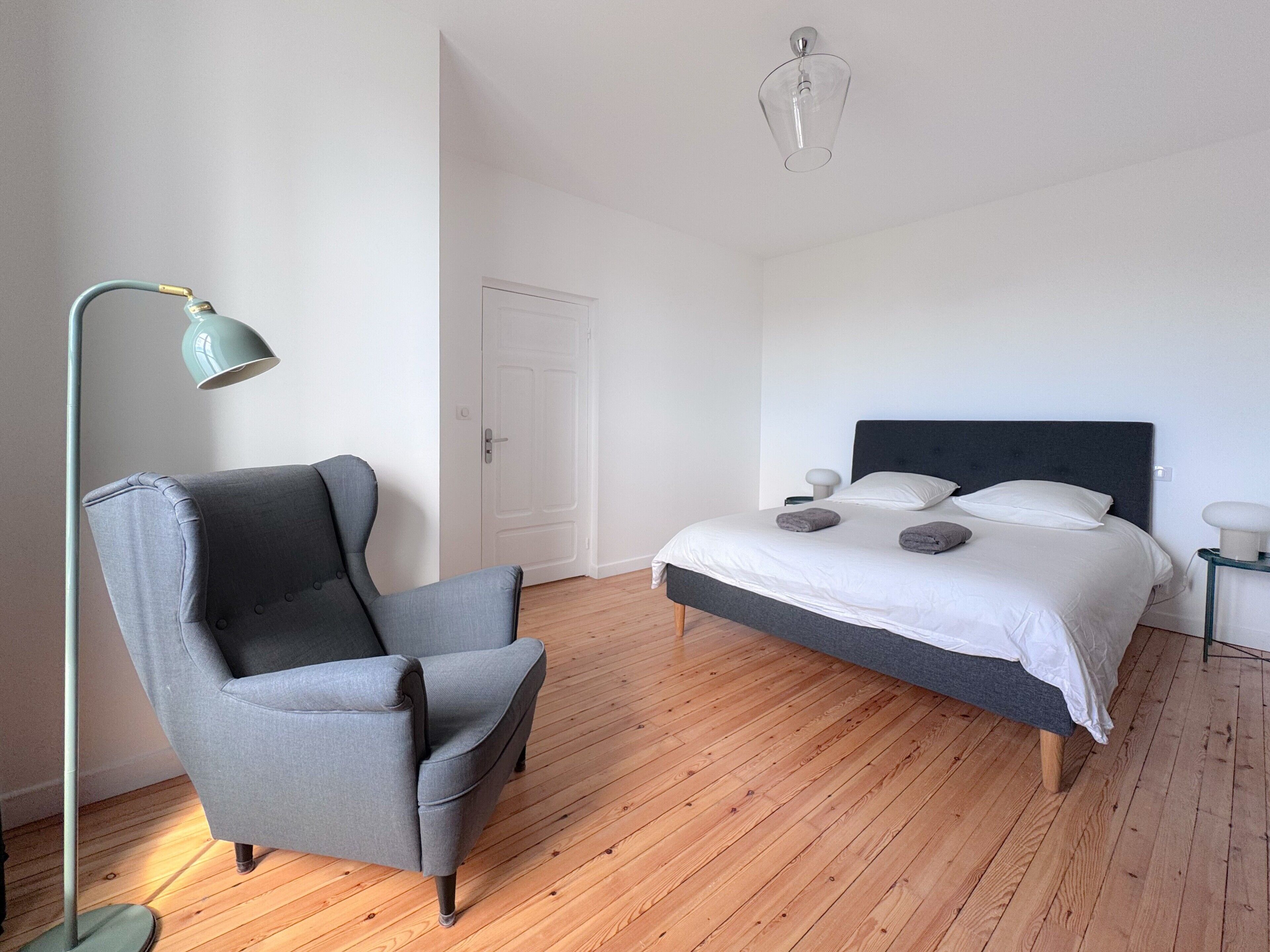 4 chambres, fer et planche à repasser, Wi-Fi, draps fournis