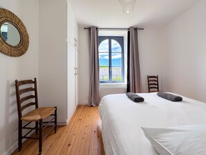 4 chambres, fer et planche à repasser, Wi-Fi, draps fournis