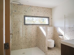 Hair dryer, toilet paper - Magnificent renovated farmhouse sleeps 9/11 (Vinezac)