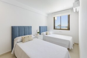 4 bedrooms, in-room safe, iron/ironing board, free WiFi - AG DUPLEX 2-3 PREMIUM - only families (Playa de Gandía)