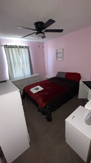 1 bedroom, WiFi, bed sheets - Cozy 1-bedroom house in beautiful Tamarac with fully furnished, laundry and WiFi (Tamarac)
