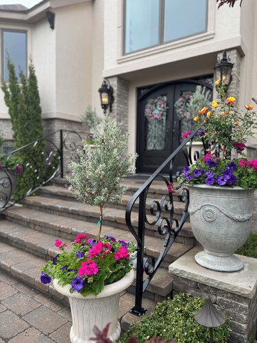 Spacious 6-bedroom villa, panoramic view of Lake Michigan from 2 decks & patio