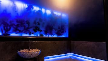 Couples treatment room(s), sauna, hot tub, steam room