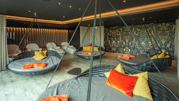 Couples treatment room(s), sauna, hot tub, steam room