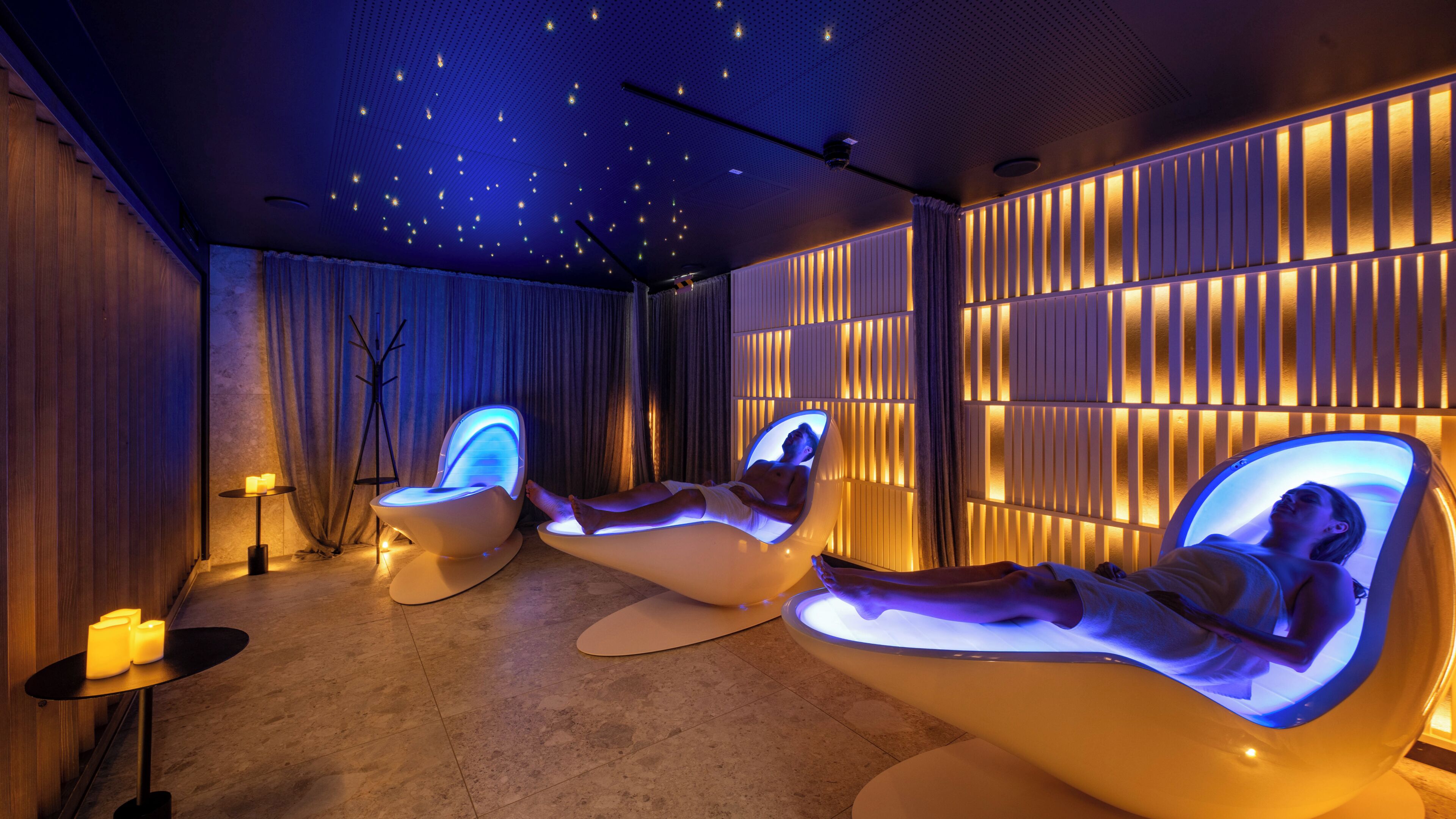 Couples treatment room(s), sauna, hot tub, steam room