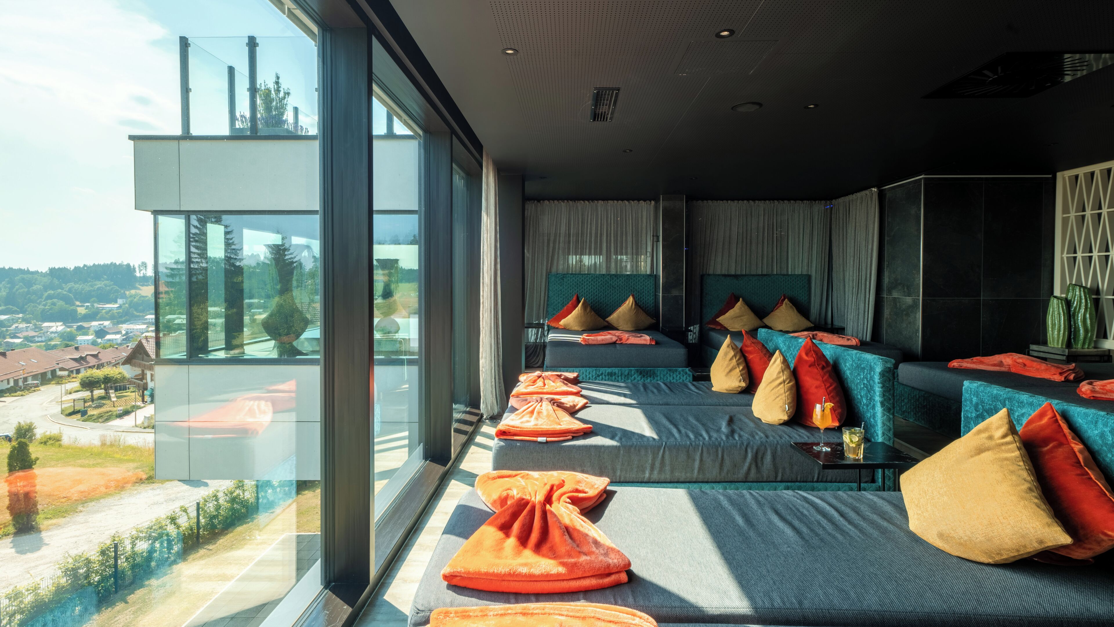 Couples treatment room(s), sauna, hot tub, steam room