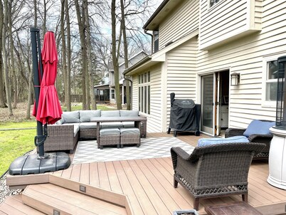 EAA-2 miles from grounds. Spacious 4-bedroom house in pleasant Oshkosh