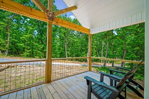 Property grounds - Black Bear Cave at Woodland Retreat at DeSoto | King Bed | Walking Ramp | Wi-Fi (Fort Payne)