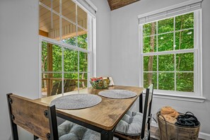 Dining - Black Bear Cave at Woodland Retreat at DeSoto | King Bed | Walking Ramp | Wi-Fi (Fort Payne)
