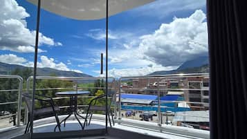 Deluxe Double Room, Balcony, Park View | Property grounds