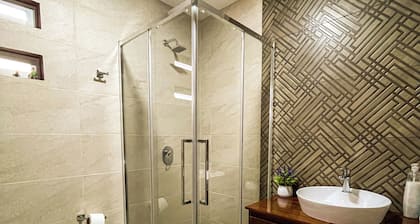 Casa completa en Cuenca, comoda, amplia y bien ubicada. Ideal para grupos.