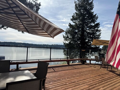 Beachfront Bliss: Private Oyster Beach & Stunning Views
