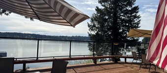 Beachfront Bliss: Private Oyster Beach & Stunning Views
