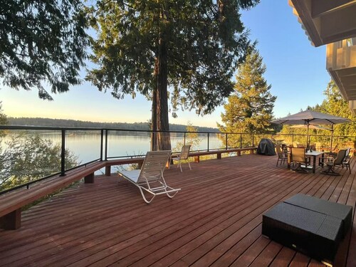 Beachfront Bliss: Private Oyster Beach & Stunning Views