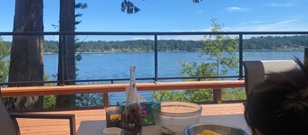 Beachfront Bliss: Private Oyster Beach & Stunning Views