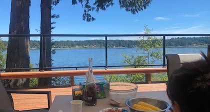 Beachfront Bliss: Private Oyster Beach & Stunning Views
