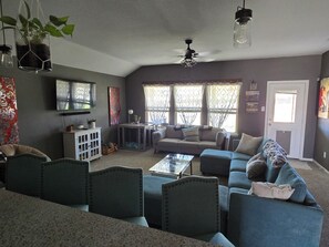 Living area - Pet Friendly Boho Farmhouse Escape fully fenced (Crowley)