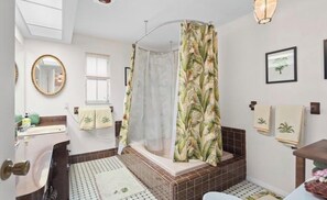 Shower, hair dryer, towels, soap - Marco Island Shell House - 3BR, 2B w Large Pool and Amazing Sunset Views (Marco Island)