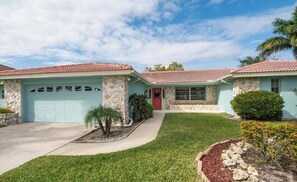 Exterior - Marco Island Shell House - 3BR, 2B w Large Pool and Amazing Sunset Views (Marco Island)