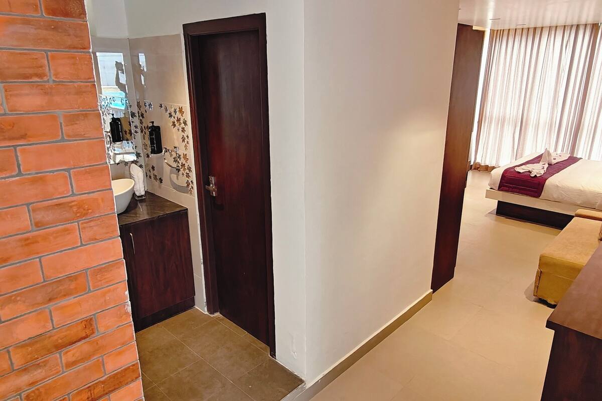 Kamar Double Mewah, pemandangan bukit | Seprai premium, selimut bulu angsa, dan tempat tidur Select Comfort