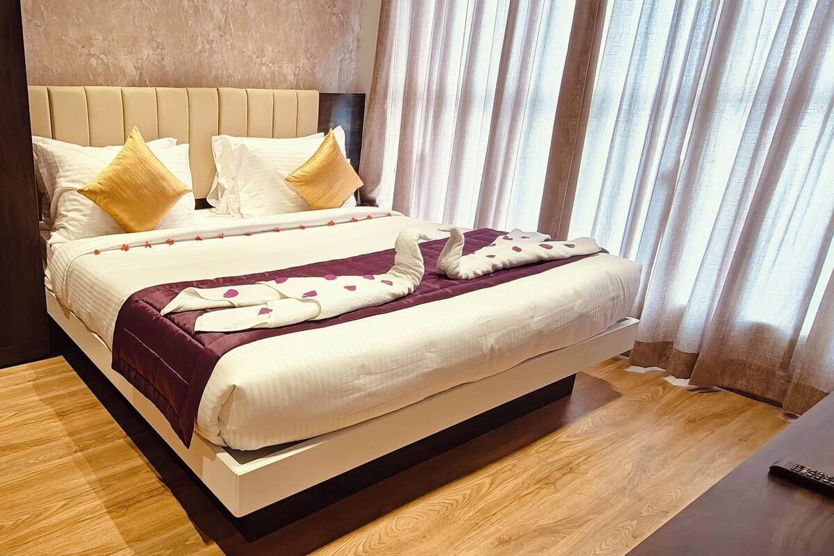 Suite Keluarga, balkon, pemandangan bukit | Seprai premium, selimut bulu angsa, dan tempat tidur Select Comfort
