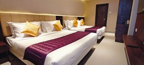 Family Quadruple Room | Peralatan tempat tidur premium, gebar bulu kapas, katil Select Comfort 