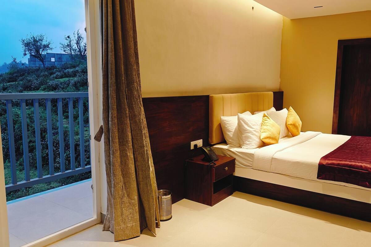 Kamar Double Premium, balkon | Seprai premium, selimut bulu angsa, dan tempat tidur Select Comfort
