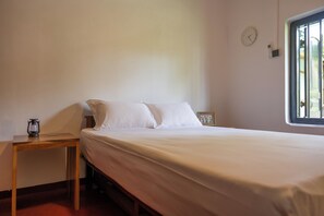 4 bedrooms, desk, iron/ironing board, free WiFi