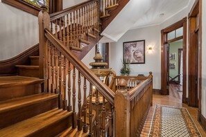 Interior - Stay on Broadway - Sleeps 10, Hot Tub, Walkable! (Louisville)