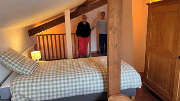 3 bedrooms, free WiFi, bed sheets