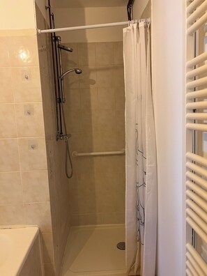 Hair dryer, towels, soap, toilet paper - 3-bedroom house, close to Compiègne and the A1 motorway (Ressons-sur-Matz)