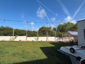 Property grounds - Just 2 minutes from the beach, new, fully-equipped family home! (Larmor-Plage)