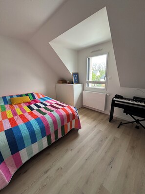 Room - Just 2 minutes from the beach, new, fully-equipped family home! (Larmor-Plage)