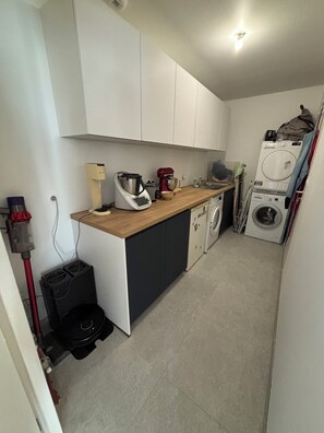 Interior - Just 2 minutes from the beach, new, fully-equipped family home! (Larmor-Plage)