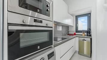 Family Bungalow, Pool View | Private kitchen