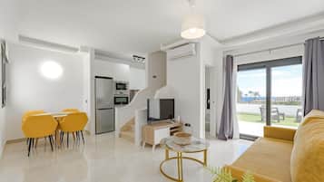 Family Bungalow, Pool View | Living area