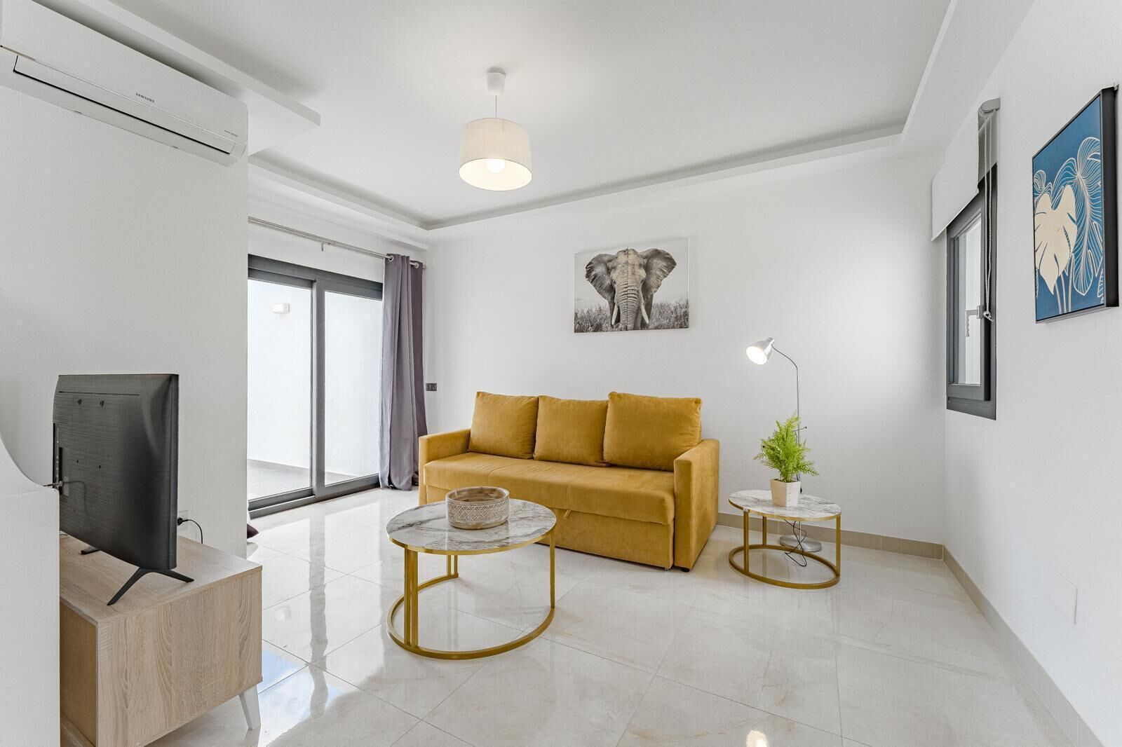 Family Bungalow, Pool View | Living area