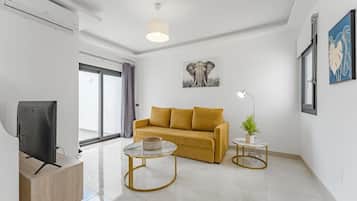 Family Bungalow, Pool View | Living area