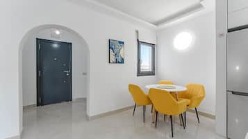 Family Bungalow, Pool View | Dining