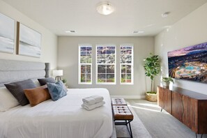 5 bedrooms, desk, iron/ironing board, travel cot - Game loft, Nerf Wars, Resort Pool, Lazy River & Waterslide • Near Zion (Washington)