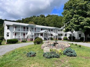 Exterior - Mountain Quest Inn (Marlinton)