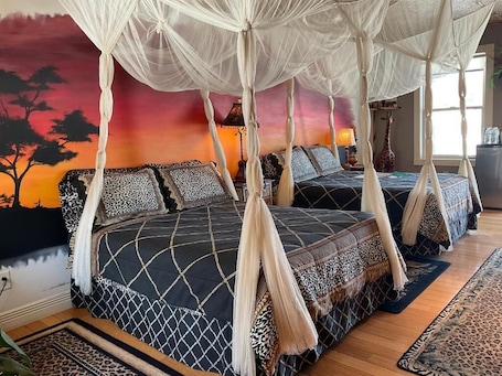 Deluxe Double Room, Mountain View | Iron/ironing board, free wired Internet. Mountain Quest Inn
