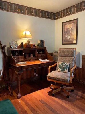 Deluxe Single Room, Mountain View | Interior - Mountain Quest Inn (Marlinton)