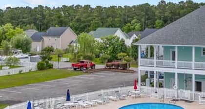Cozy 1-bedroom & bathroom in shared residence in coastal Beaufort, NC.