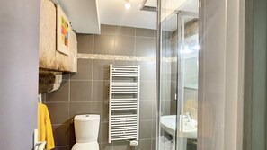 Bathroom - "Roches Douvres": Apartment in old Paimpol (Paimpol)