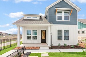 Exterior - Cowboy Casa Near Downtown (New Braunfels)