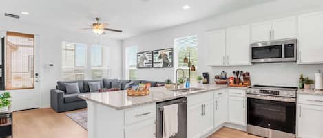 House, Multiple Beds, Patio, Garden View (Cowboy Casa) | Private kitchen