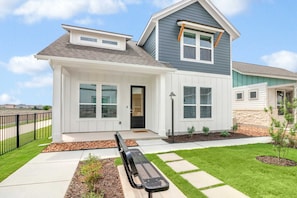 Exterior - Cowboy Casa Near Downtown (New Braunfels)