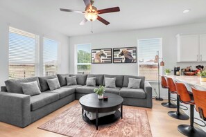 House, Multiple Beds, Patio, Garden View (Cowboy Casa) | Living area - Cowboy Casa Near Downtown (New Braunfels)